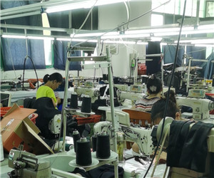 萊特服飾生產(chǎn)車間